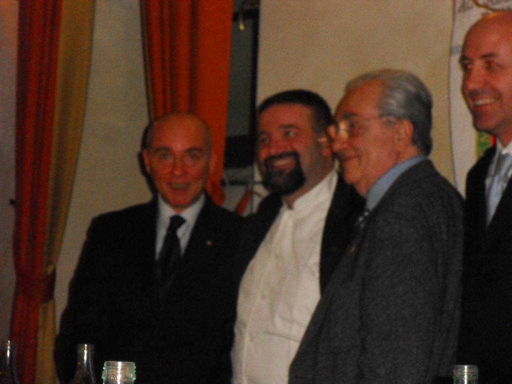 Yo con el Dr. Massimo Gelati y el Maestro Gualtiero Marchesi durante una reunión en Parma.