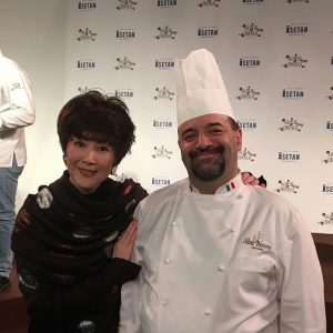 Silvio con nota conduttrice Giapponese